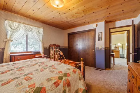 Bedroom - 18610 Taylor Rd, Merrill, OR 97633 photo 4 of 9