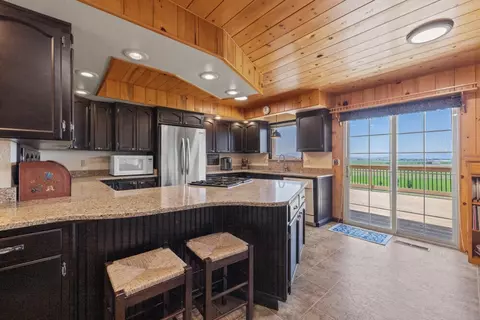 Kitchen - 18610 Taylor Rd, Merrill, OR 97633 photo 2 of 4