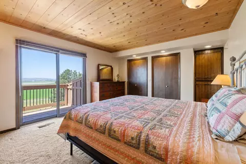 Bedroom - 18610 Taylor Rd, Merrill, OR 97633 photo 1 of 9