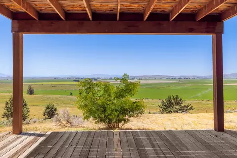 Exterior - 18610 Taylor Rd, Merrill, OR 97633 photo 13 of 19