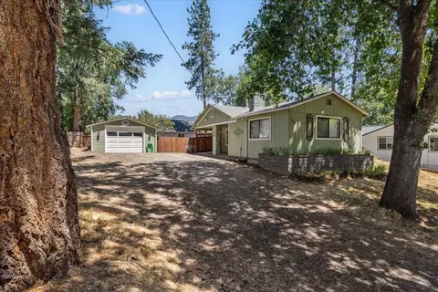 1950 SE Portola Dr, Grants Pass, OR 97526