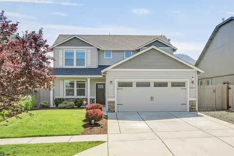 3244 Cheltenham Way, Medford, OR 97504