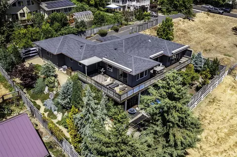 753 Wrights Creek Dr, Ashland, OR 97520