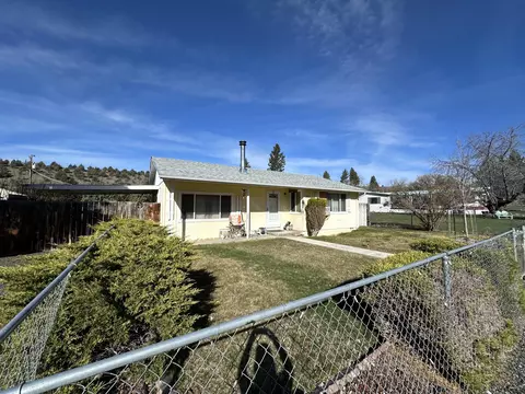 448 NW Johnson Ave, Prairie City, OR 97869