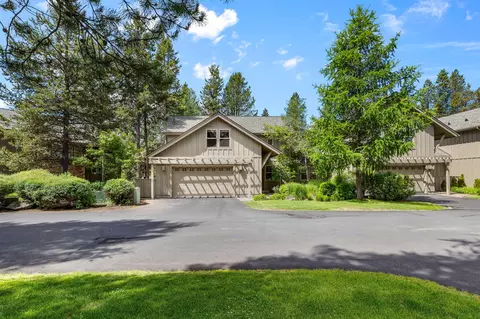 57187 Fremont Dr #17, Sunriver, OR 97707