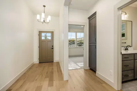 Entry Way - 356 Randy St, Ashland, OR 97520 photo 3 of 4