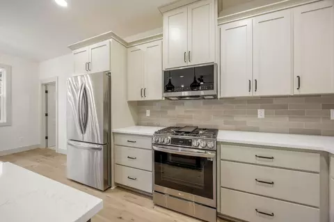 Kitchen - 356 Randy St, Ashland, OR 97520 photo 3 of 3
