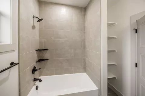 Bath - 356 Randy St, Ashland, OR 97520 photo 5 of 6
