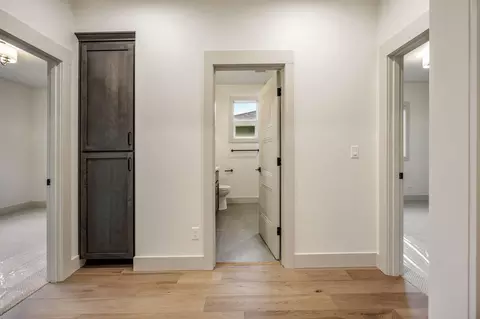 Entry Way - 356 Randy St, Ashland, OR 97520 photo 4 of 4