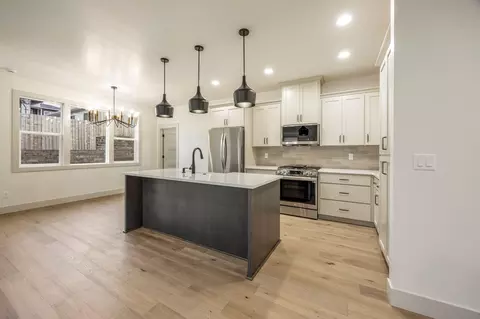 Kitchen - 356 Randy St, Ashland, OR 97520 photo 2 of 3