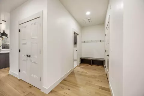 Entry Way - 356 Randy St, Ashland, OR 97520 photo 2 of 4