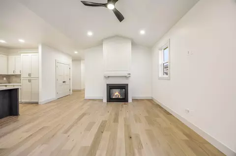 Living - 356 Randy St, Ashland, OR 97520 photo 3 of 4