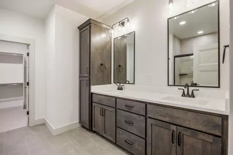 Bath - 356 Randy St, Ashland, OR 97520 photo 1 of 6