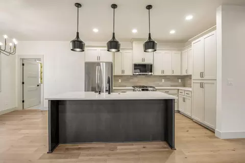 Kitchen - 356 Randy St, Ashland, OR 97520 photo 1 of 3