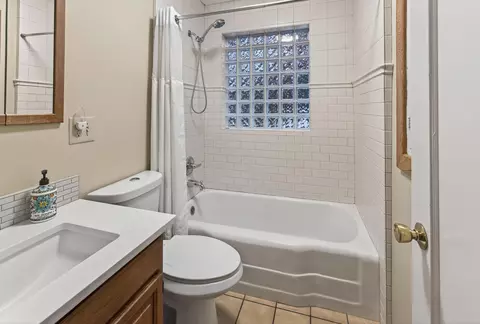 Bath - 2170 NE 8th St, Bend, OR 97701 photo 1 of 4