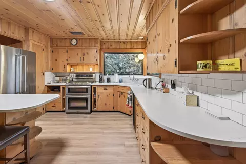 Kitchen - 2170 NE 8th St, Bend, OR 97701 photo 3 of 6