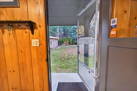 Entry Way - 2170 NE 8th St, Bend, OR 97701 photo 7 of 7
