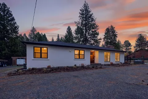 Exterior - 2170 NE 8th St, Bend, OR 97701 photo 2 of 16
