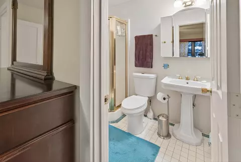 Bath - 2170 NE 8th St, Bend, OR 97701 photo 2 of 4
