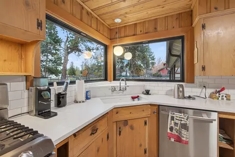 Kitchen - 2170 NE 8th St, Bend, OR 97701 photo 2 of 6