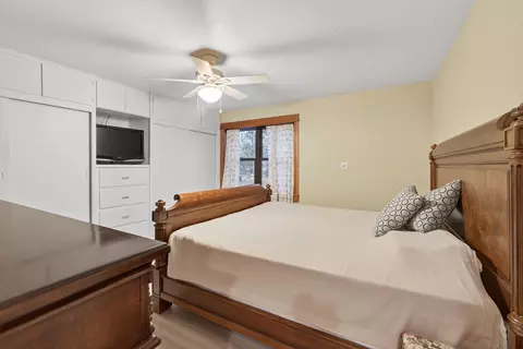 Bedroom - 2170 NE 8th St, Bend, OR 97701 photo 3 of 4