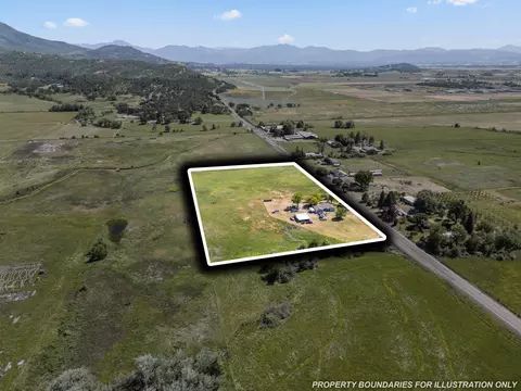 6716 Foothill Rd, Central Point, OR 97502