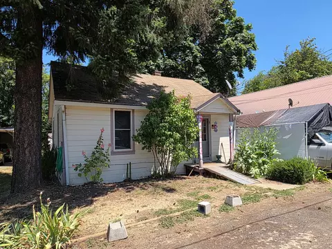 235 Gilbert Ave, Glendale, OR 97442