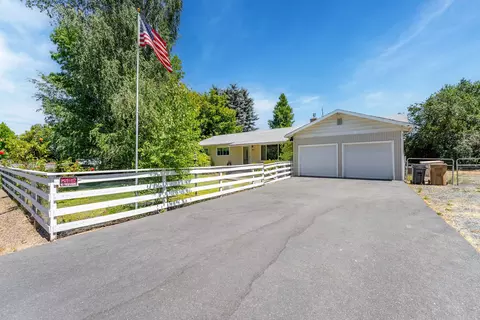 225 Glen Dr, Grants Pass, OR 97526