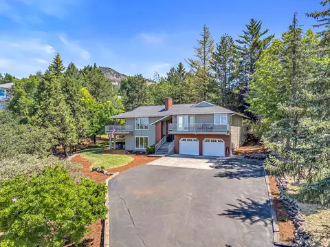 1441 Highcrest Dr, Medford, OR 97504
