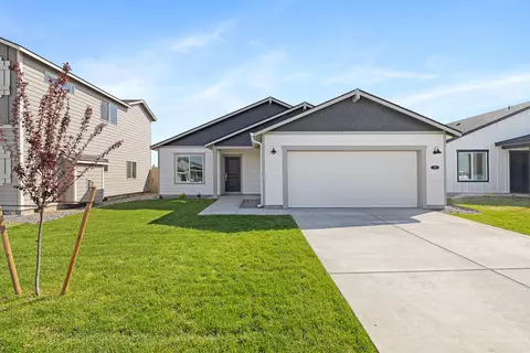 3355 NW 12th St #38, Redmond, OR 97756