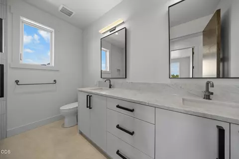 Bath - 19260 Christopher Ct, Bend, OR 97702 photo 10 of 13