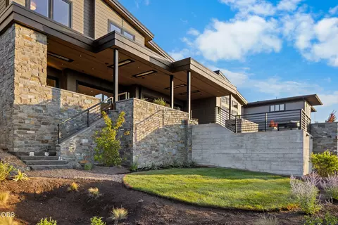 Exterior - 19260 Christopher Ct, Bend, OR 97702 photo 12 of 21