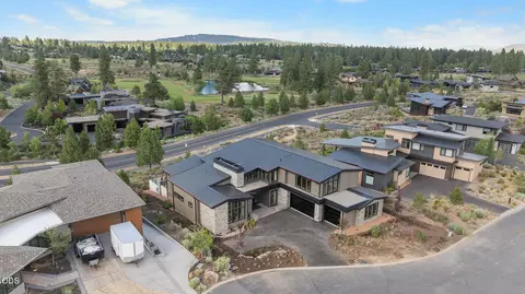View/Area - 19260 Christopher Ct, Bend, OR 97702 photo 6 of 10
