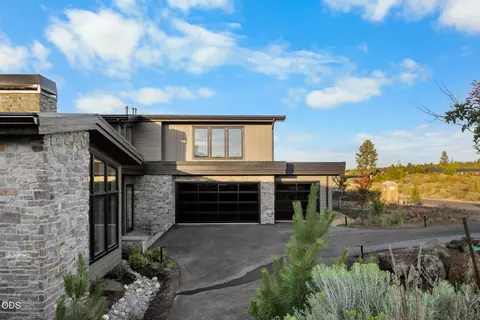 Exterior - 19260 Christopher Ct, Bend, OR 97702 photo 11 of 21