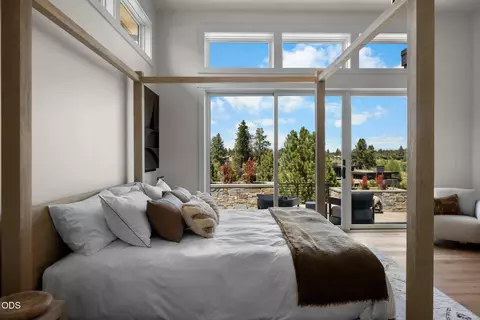 Bedroom - 19260 Christopher Ct, Bend, OR 97702 photo 1 of 9