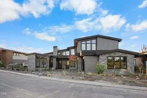 Exterior - 19260 Christopher Ct, Bend, OR 97702 photo 10 of 21