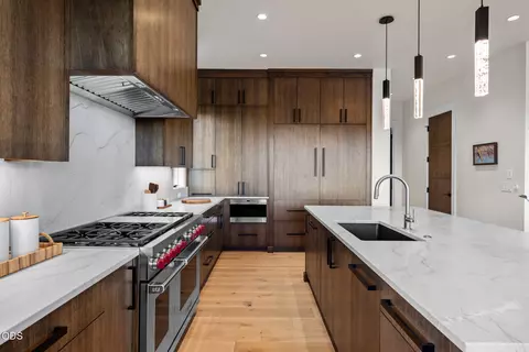 Kitchen - 19260 Christopher Ct, Bend, OR 97702 photo 5 of 6