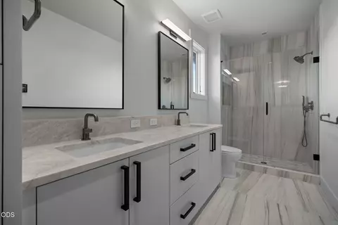 Bath - 19260 Christopher Ct, Bend, OR 97702 photo 12 of 13