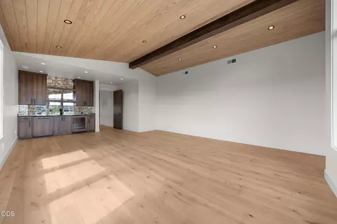 Living - 19260 Christopher Ct, Bend, OR 97702 photo 5 of 6