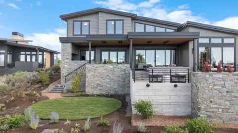 Exterior - 19260 Christopher Ct, Bend, OR 97702 photo 19 of 21