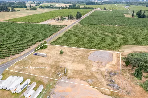 8982 Santiam Loop SE, Aumsville, OR 97325