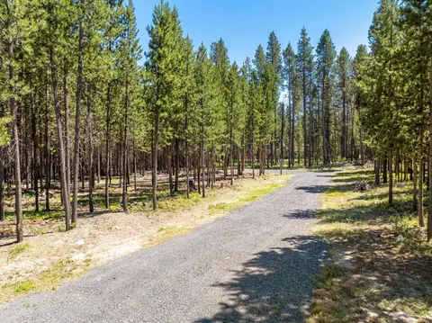 17159 Jacinto Rd, Bend, OR 97707 photo 2