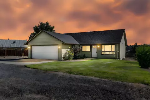 639 SE 10th St, Madras, OR 97741