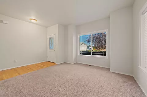 Living - 3144 NE Nathan Dr, Bend, OR 97701 photo 4 of 9