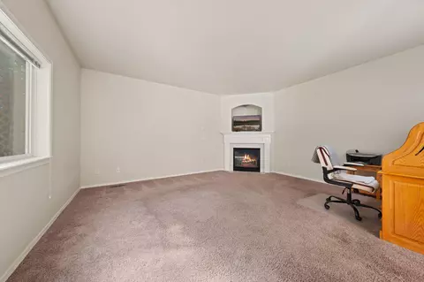 Living - 3144 NE Nathan Dr, Bend, OR 97701 photo 6 of 9