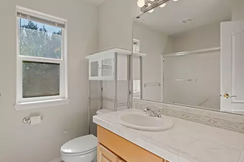 Bath - 3144 NE Nathan Dr, Bend, OR 97701 photo 3 of 4