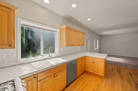 Kitchen - 3144 NE Nathan Dr, Bend, OR 97701 photo 4 of 4