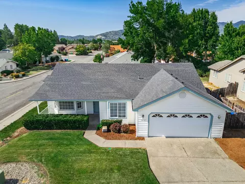 1450 Westview Dr, Grants Pass, OR 97527