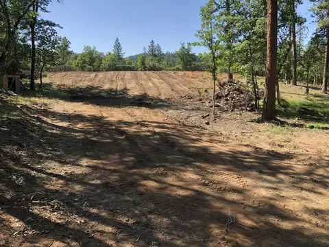 2093 Robertson Bridge Rd #2100, Grants Pass, OR 97526