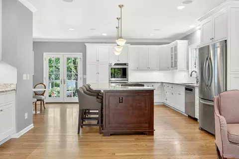 Kitchen - 357 Reiten Dr, Ashland, OR 97520 photo 3 of 8